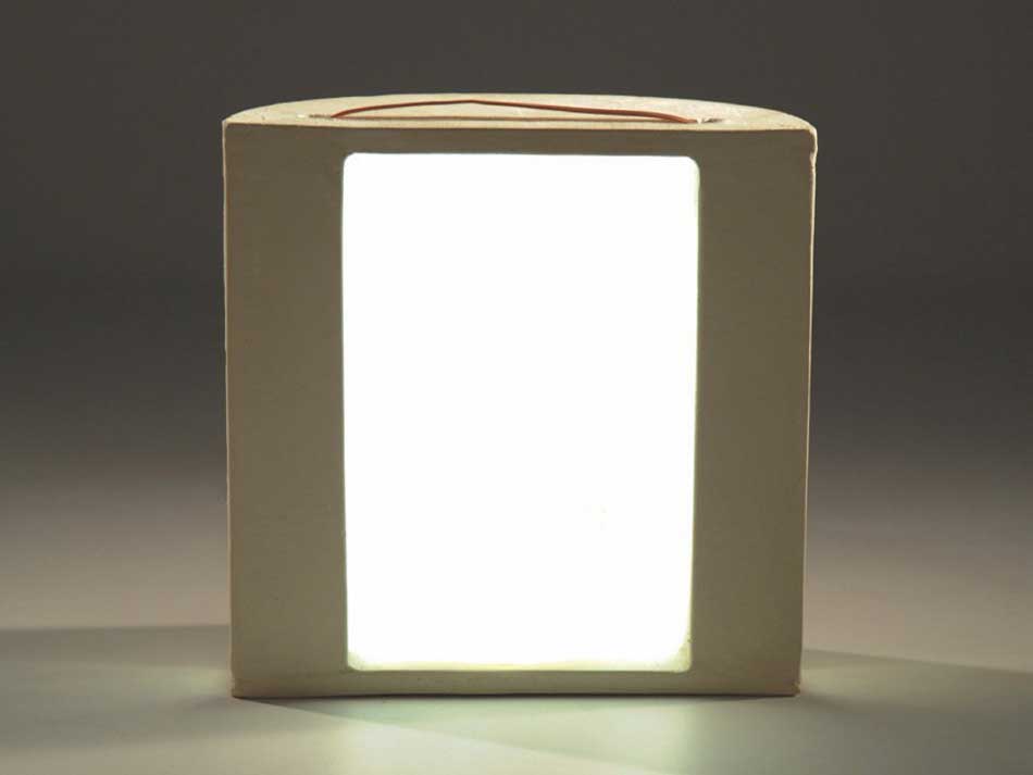 Keramische Lüftungsnische für Heizeinsätze mit LED-Beleuchtung