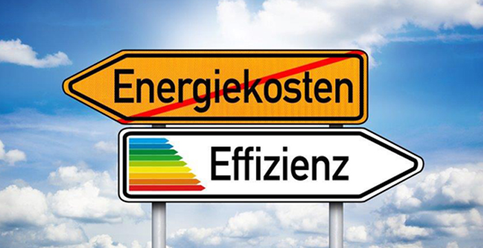 Schild mit Aufschrift Energieeffizienz und durchgestrichen Energiekosten