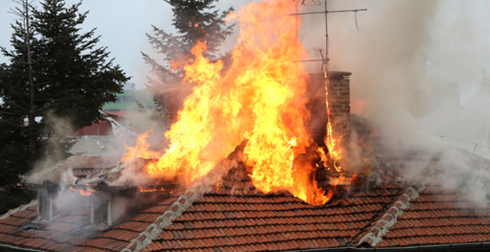 brennendes Hausdach